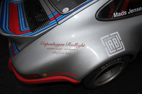 En sponsor er en sponsor. Og sponsoren har så yderligere en rigtig god humor.
(Foto: Allan Nielsen)
